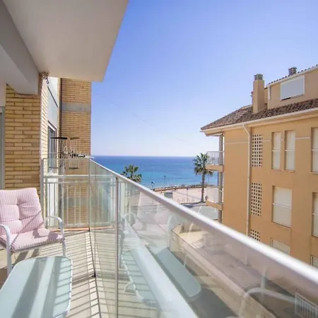דירה Beautiful Two Bedroom Next To The Beachfront *