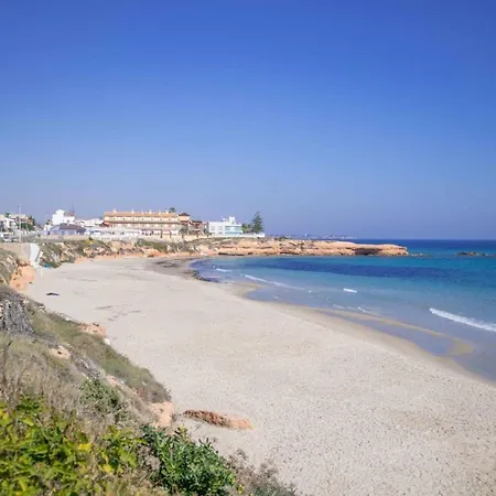 Beautiful Two Bedroom Next To The Beachfront דירה