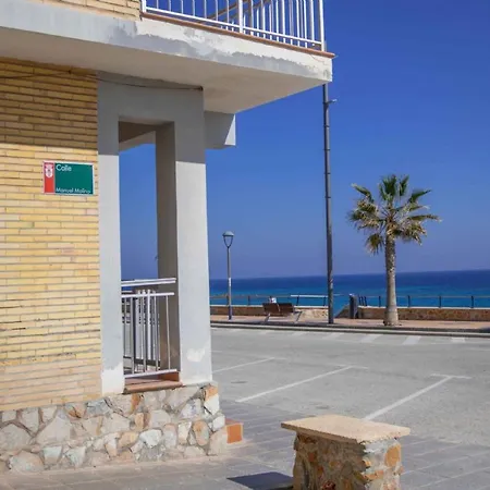 Beautiful Two Bedroom Next To The Beachfront דירה